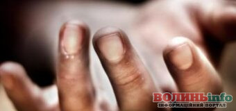 Суїцидальний випадок на Волині: 23-річний чоловік наніс собі ножове поранення в сердце