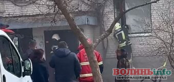 Пожежа у багатоквартирному будинку у Луцьку: через замикання у розетці горіли меблі на кухні