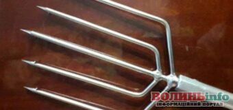 Браконьєр на Волині за допомогою п’ятизубого острогу ловив червонокнижну рибу