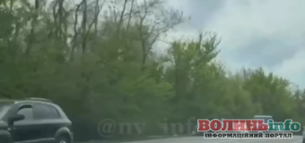 ДТП на Волині: легковик перекинувся, водій не постраждав (відео)