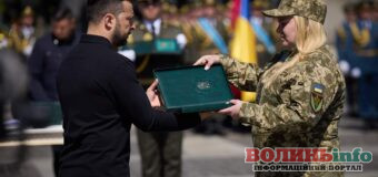 “Хрест бойових заслуг”: Президент відзначив медикиню з Волині за героїзм