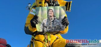 Українська альпіністка втретє покорила Еверест присвятивши своє сходження загиблому Воїну