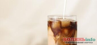 Як приготувати ідеальний айс лате вдома: простий рецепт холодної кави