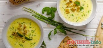 Гороховий суп-пюре з хрусткими сухариками: простий рецепт, що сподобається всім