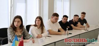 У Луцьку відбувся круглий стіл щодо вступу в інтернатуру: студенти, освітяни та влада обговорили перспективи