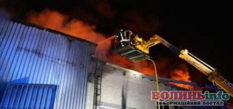 Пожежа на підприємстві у Луцькому районі через атаку дронами