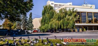 У центрі Луцька борються зі сміттям і порушеннями порядку: штрафів поки немає