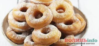 Сирні пончики за бабусиним рецептом: ніжний смак дитинства