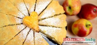 Яблучний пиріг на кефірі: ароматна випічка без зайвих зусиль