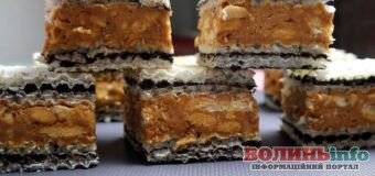 Торт «Снікерс» з вафельних коржів: простий і смачний десерт без зайвих витрат