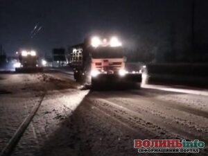 На Волині триває розчищення доріг після снігопаду