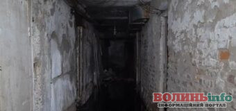 У Луцьку мешканці будинку скаржаться на непридатне укриття у підвалі