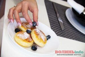 Чому сирники залишаються сирими всередині: три типові помилки