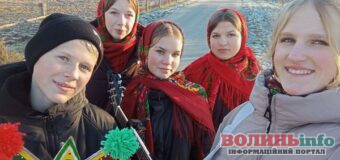 Школярі з Ворончинського ліцею зібрали понад 40 тисяч гривень для ЗСУ, колядуючи на Різдво