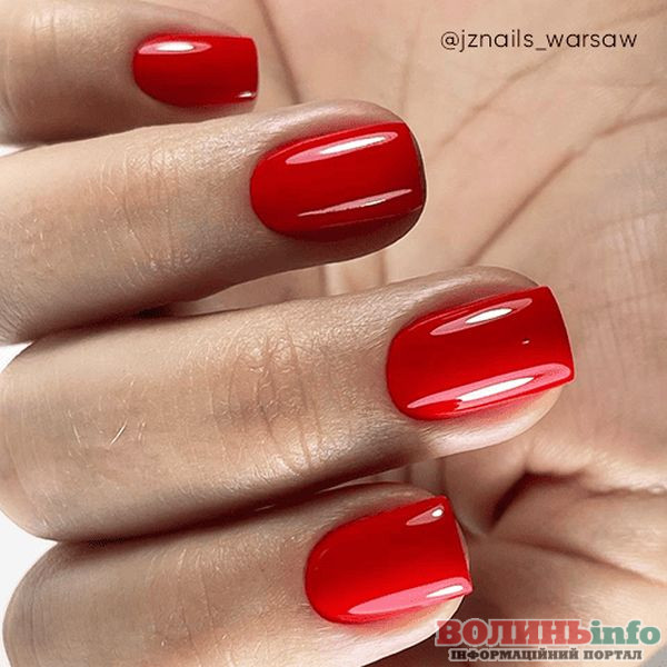 Зимовий манікюр 2025–2026: ніжні, блискучі й затишні ідеї сезону