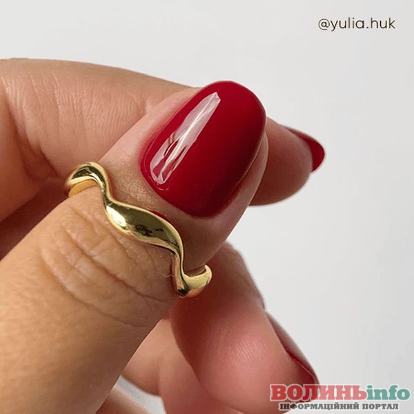 Зимовий манікюр 2025–2026: ніжні, блискучі й затишні ідеї сезону