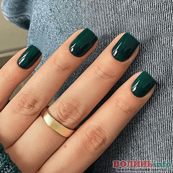 Зимовий манікюр 2025–2026: ніжні, блискучі й затишні ідеї сезону