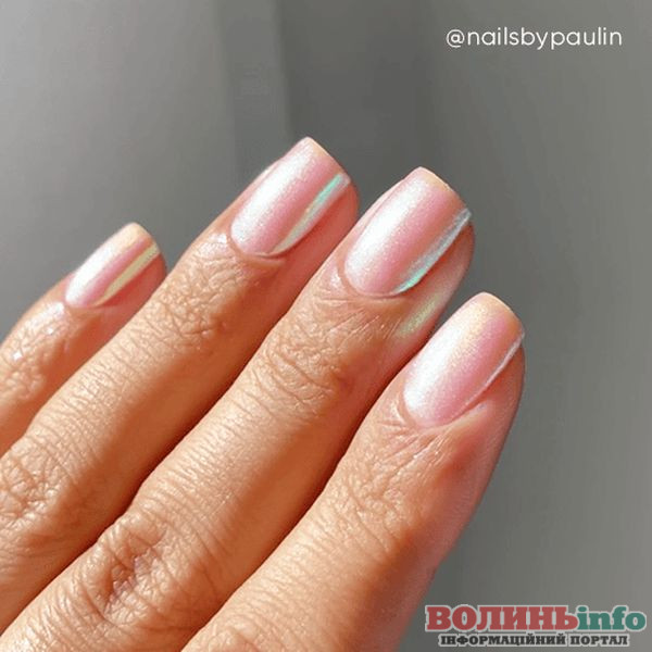 Зимовий манікюр 2025–2026: ніжні, блискучі й затишні ідеї сезону