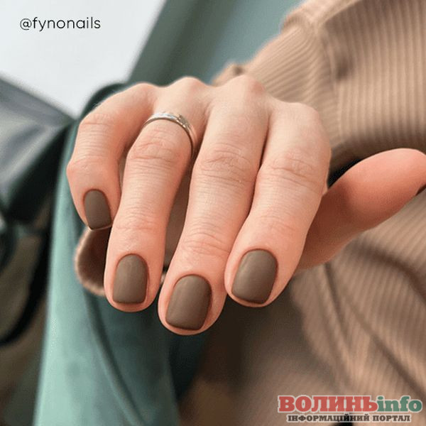 Зимовий манікюр 2025–2026: ніжні, блискучі й затишні ідеї сезону