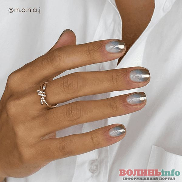 Зимовий манікюр 2025–2026: ніжні, блискучі й затишні ідеї сезону