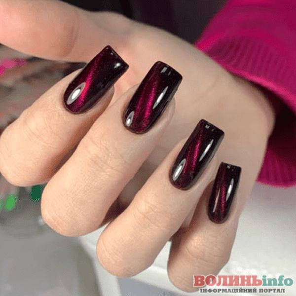 Зимовий манікюр 2025–2026: ніжні, блискучі й затишні ідеї сезону