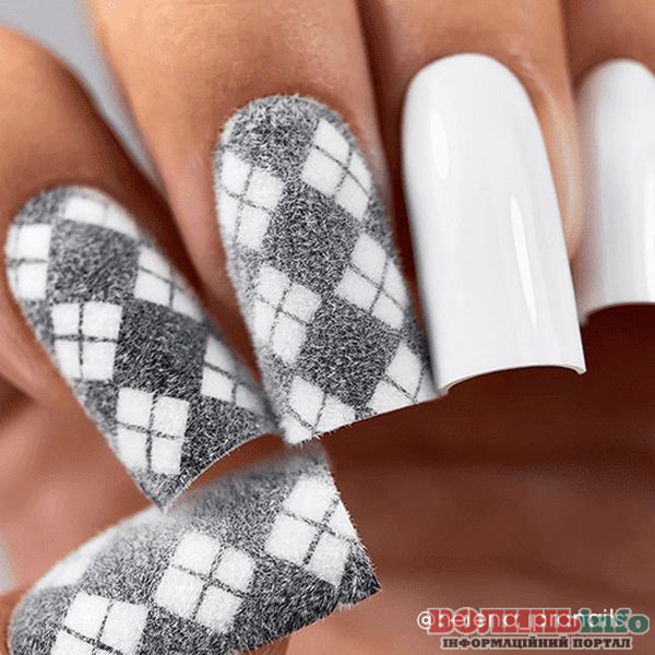 Зимовий манікюр 2025–2026: ніжні, блискучі й затишні ідеї сезону