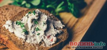 Швидкі намазки на хліб за 5 хвилин: 5 ідей закусок до новорічного столу