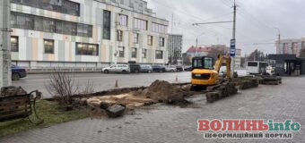 Навпроти РЦ «Промінь» у Луцьку облаштують нову парковку