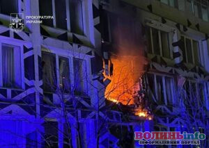 Нічна атака на Київ: дрон влучив у приватну клініку, є загиблі та поранені