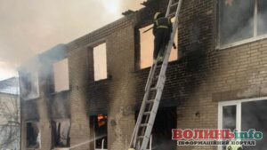 Пожежа в Маневичах: у багатоквартирному будинку згоріли квартири, п’ять родин залишилися без житла