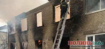Пожежа в Маневичах: у багатоквартирному будинку згоріли квартири, п’ять родин залишилися без житла