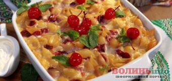 Солодкий макаронний пиріг із сиром та вишневим варенням