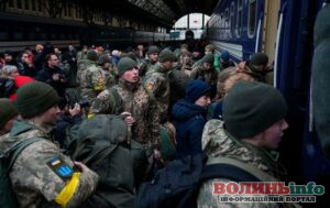 Воєнний стан і загальну мобілізацію в Україні продовжили: нові строки