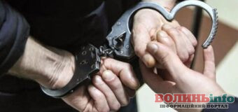 До 10 років за ґратами загрожує лучанину, який викрав у пенсіонера 16 тисяч гривень посеред дня