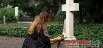 Провідна неділя: як правильно поминати померлих і поводитися на кладовищі