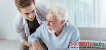 Раптовий сильний головний біль може свідчити про ризик інсульту — лікарі