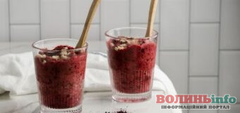 Дієтолог порадила ягідний смузі для підтримки організму та гормонального балансу