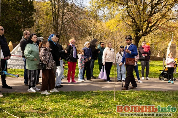 Навколо світу за один день: у Луцьку відкриють масштабний проєкт із гігантськими 3D-символами світу