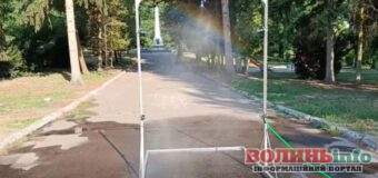 У Рожищі встановили водяну рамку для охолодження: жителів закликають берегтися спеки