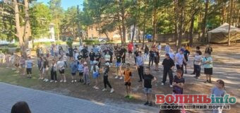 Чорниці буде менше: дорогою на Світязь вже продають перші ягоди та лисички