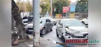 У центрі Луцька зіткнулися чотири автомобілі: рух ускладнений