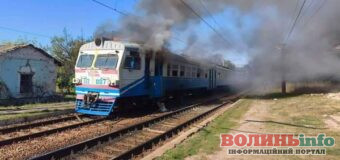 Росія вдарила дроном по електричці на Харківщині: є загиблий, восьмеро постраждали