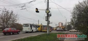 У Луцьку світлофор на перехресті Ковельської та Набережної працюватиме цілодобово